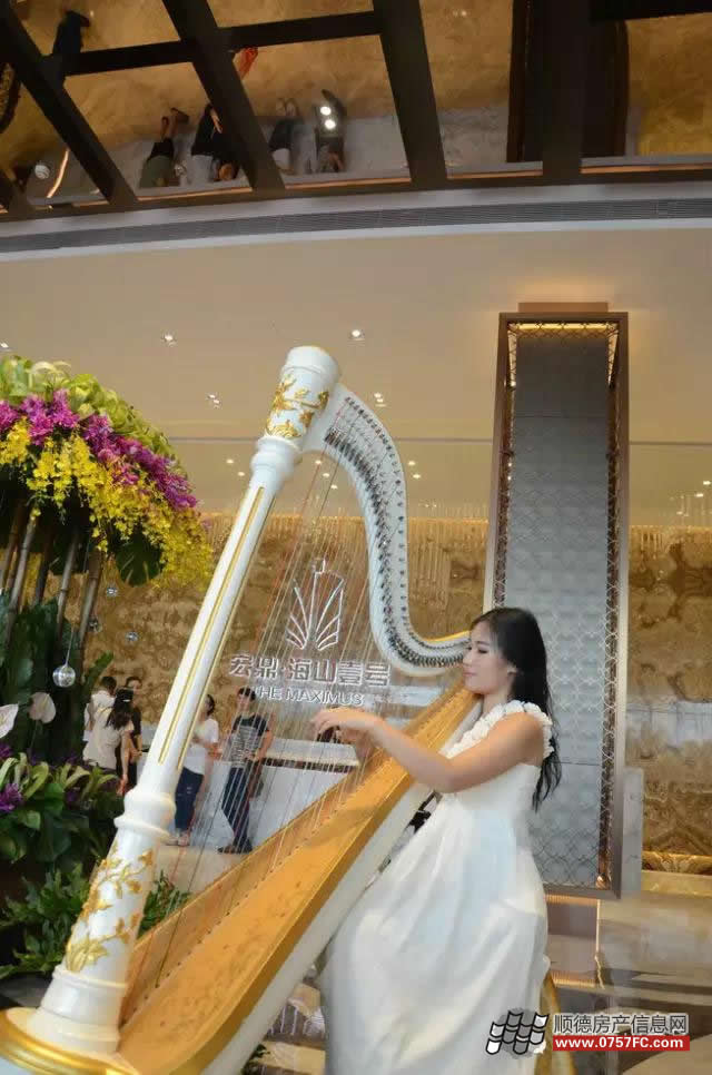 ע